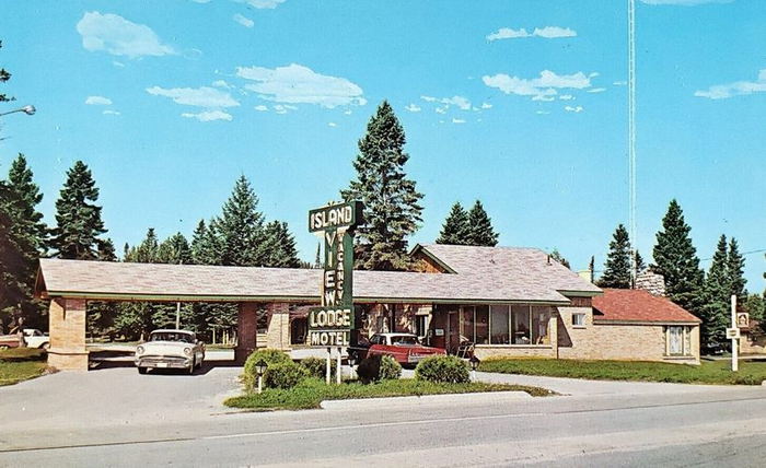 Chalet North Motel (Island View Lodge Motel) - Old Postcard (newer photo)